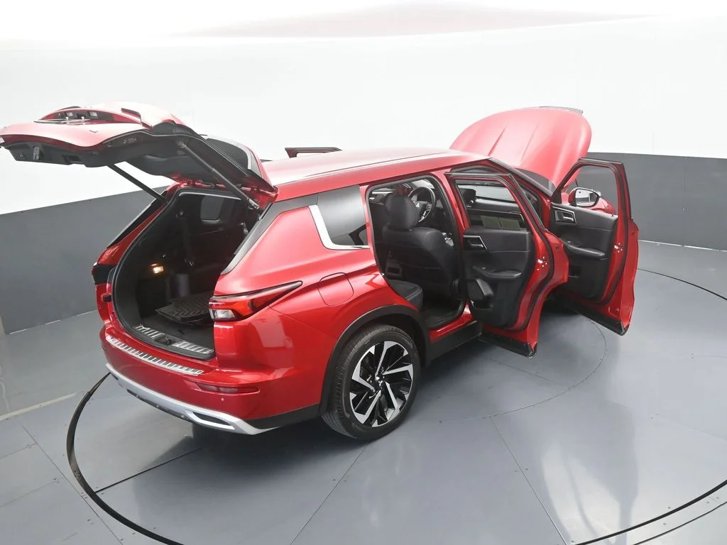 Used 2024 Red Mitsubishi SE Black Edition image 63