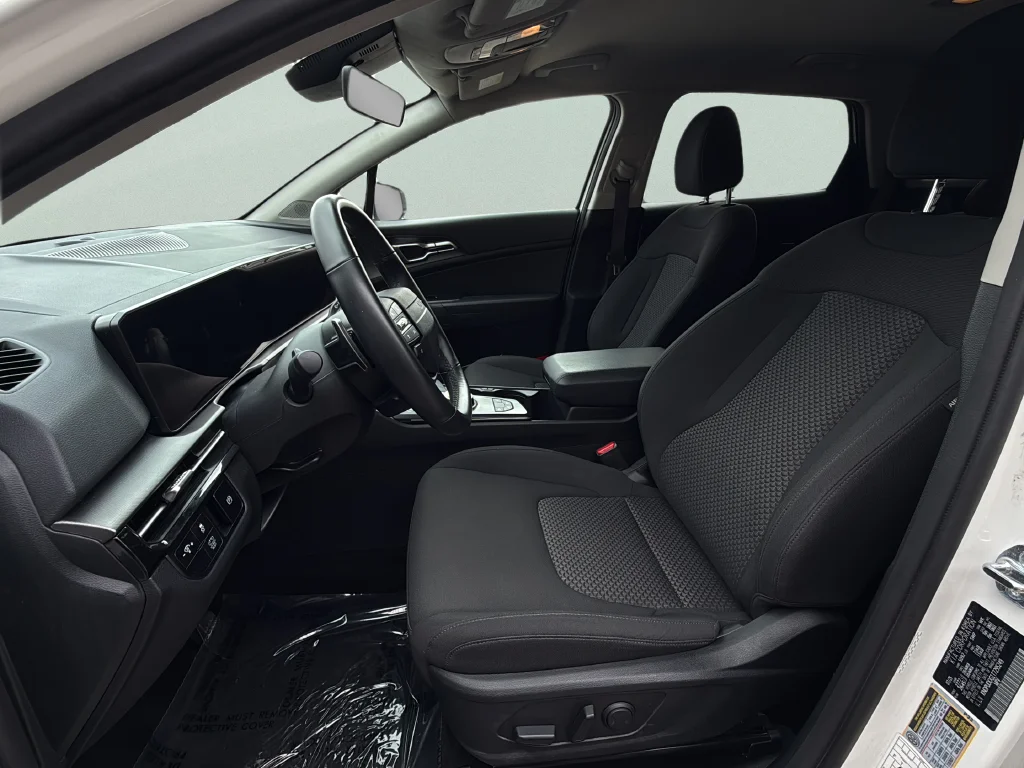 Used 2026 White Kia S image 26