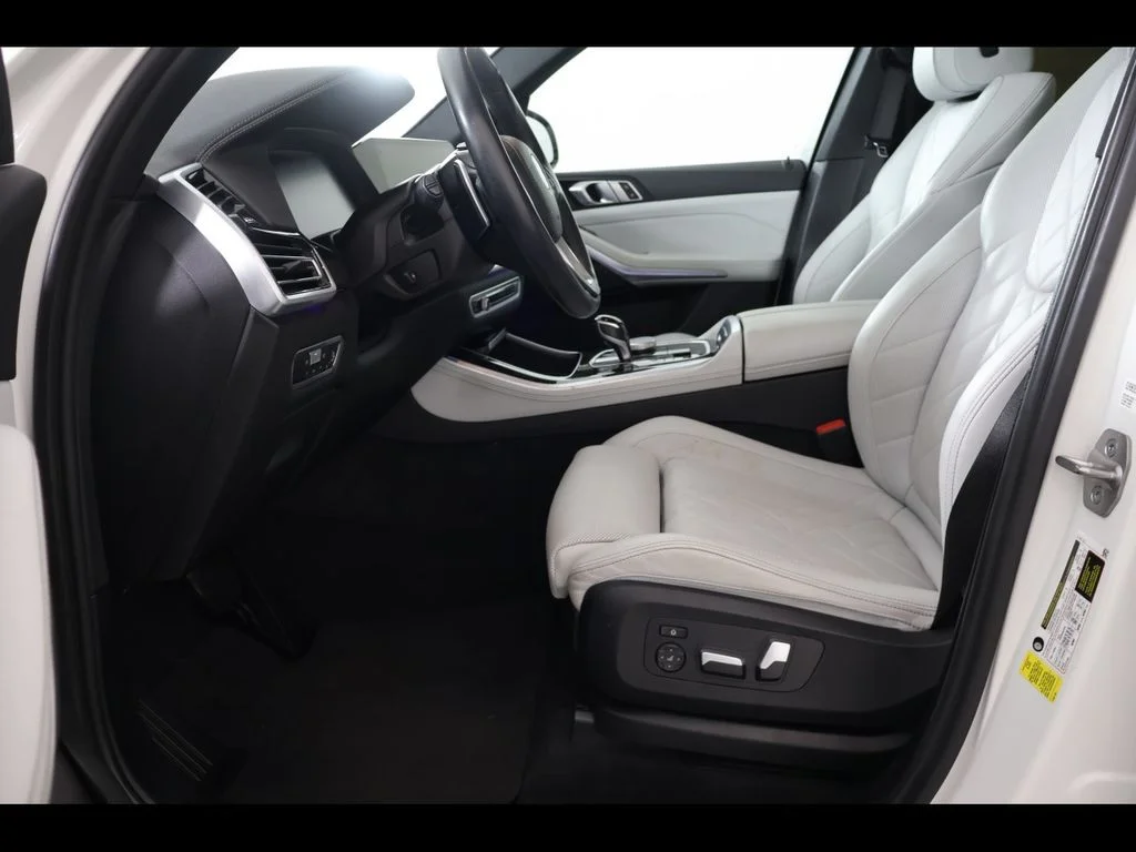 Used 2023 White BMW sDrive40i image 15