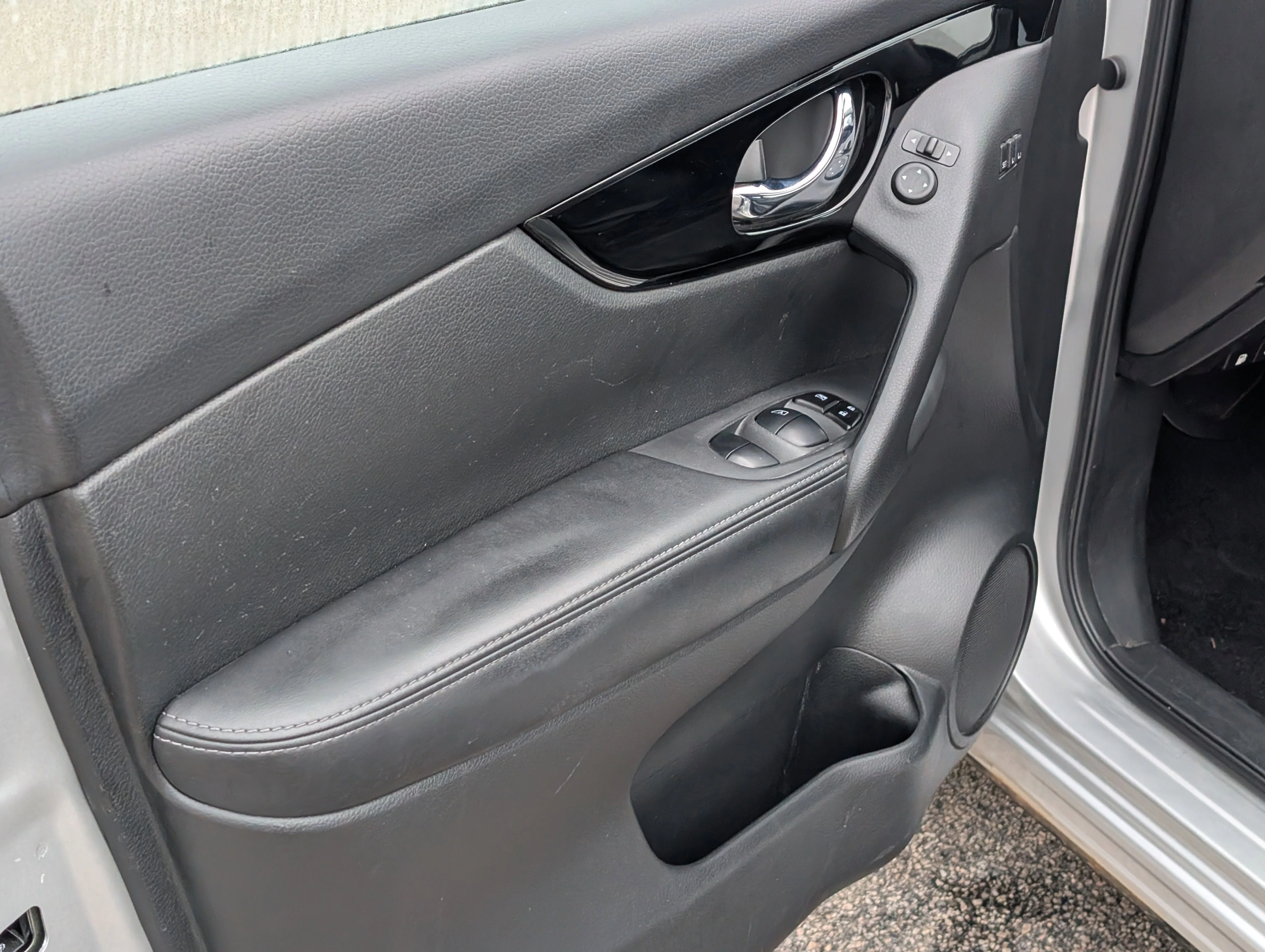 2022 Nissan Rogue Sport SV - Photo 14