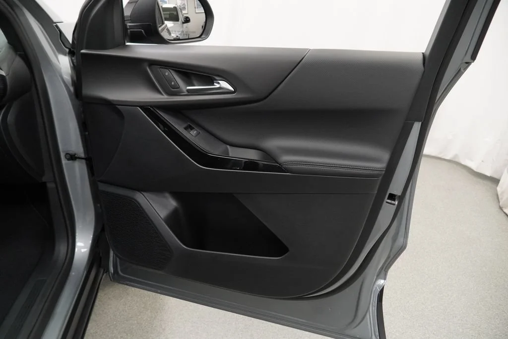 New 2027 Sterling Gray Metallic Chevrolet AWD LT image 26