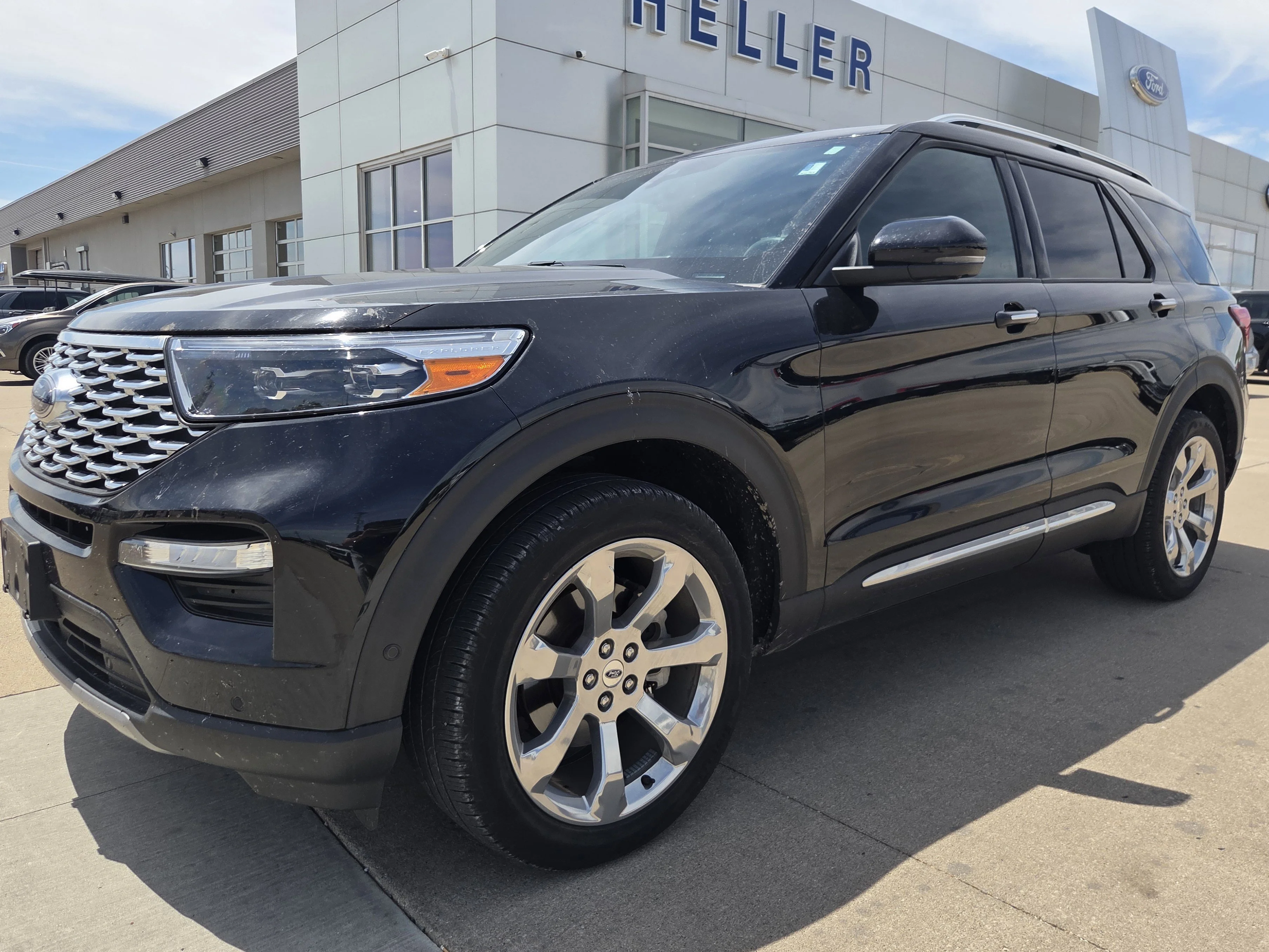 Used 2020 Black Metallic Ford Platinum image 3