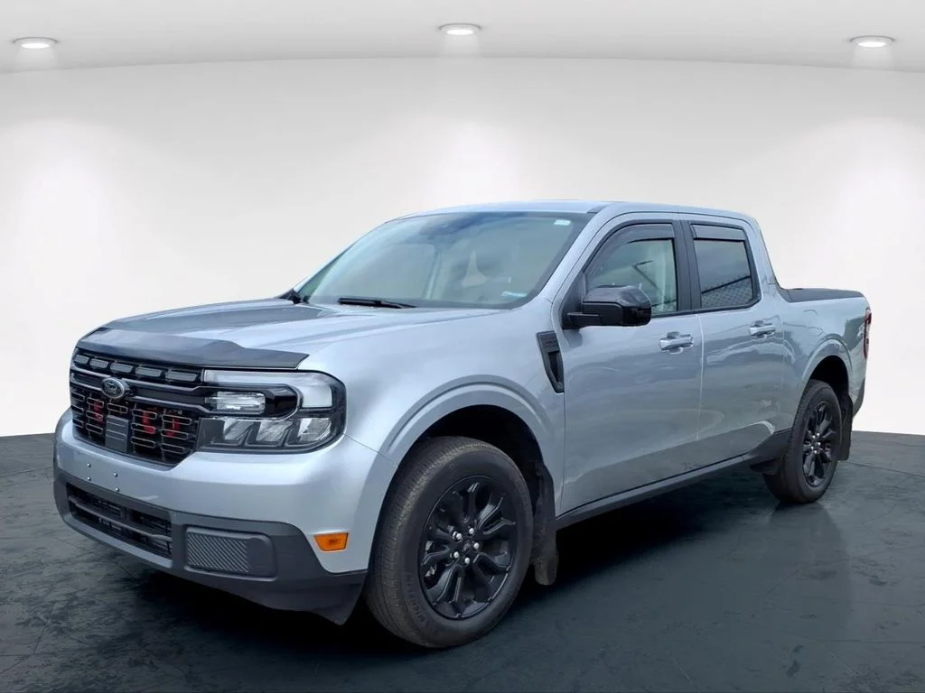 Used 2024 Silver Ford Lariat image 4