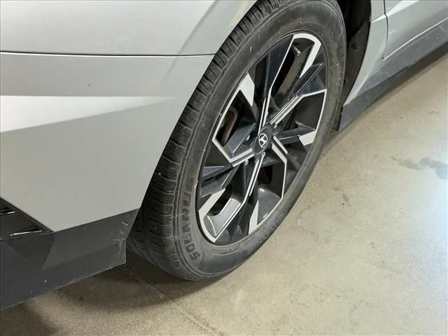 Used 2024 Silver Hyundai SEL image 10