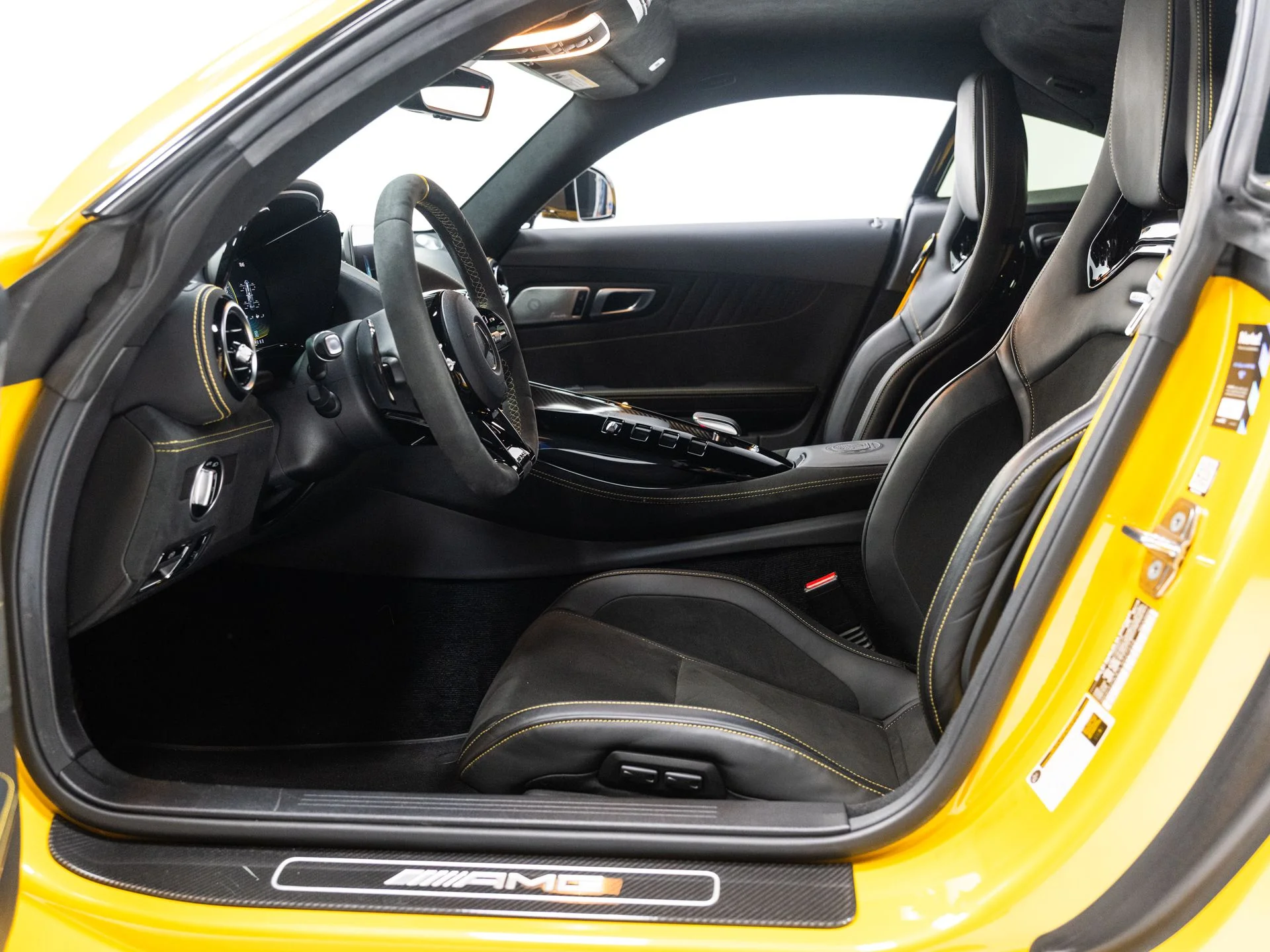 Used 2020 AMG Solarbeam Yellow Metallic Mercedes-Benz R image 27