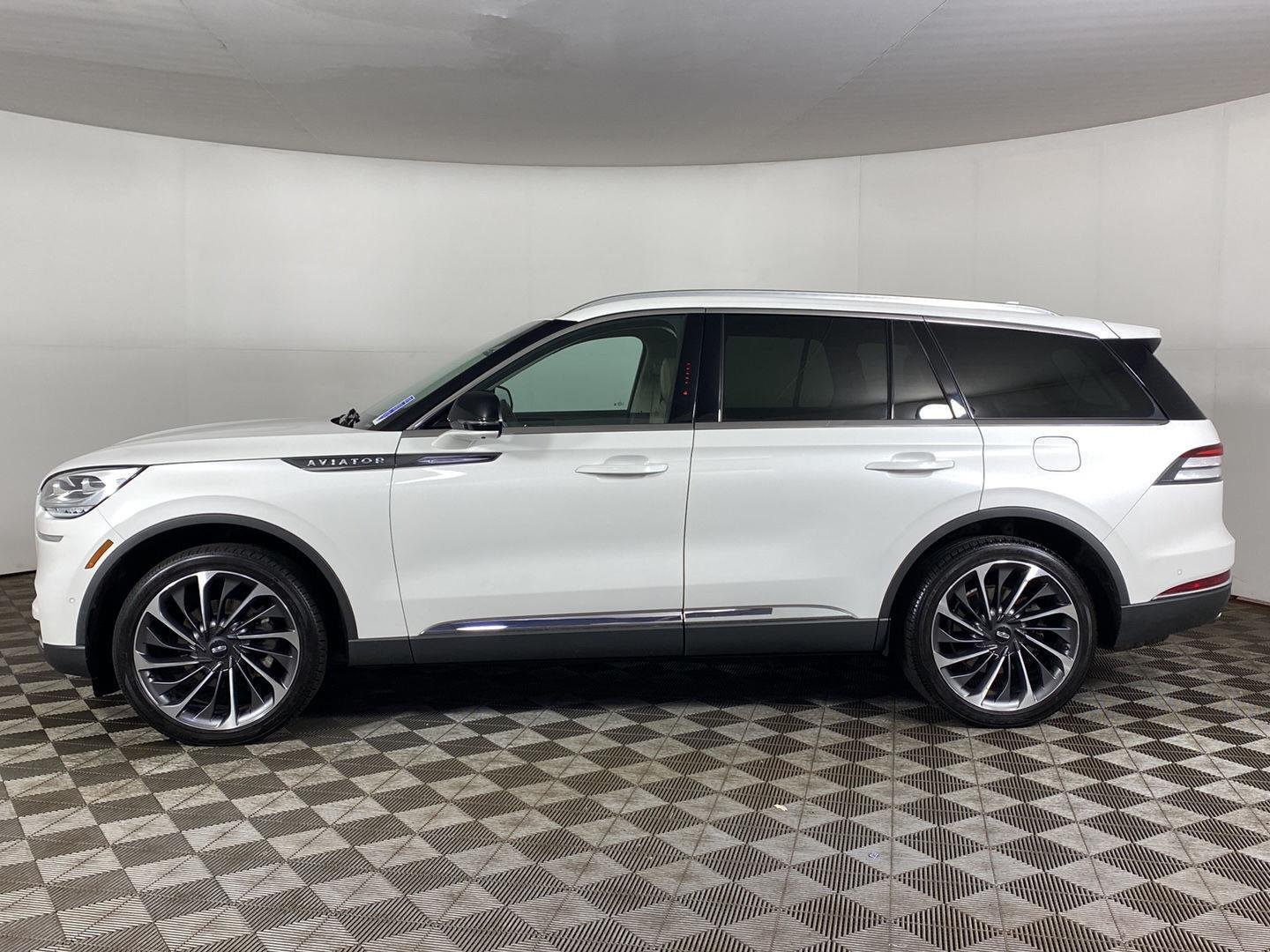 Used 2020 Pristine White Metallic Tri-Coat Lincoln Reserve image 3