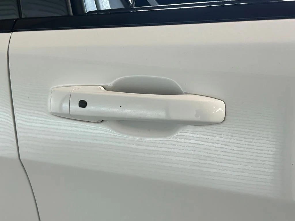 Used 2020 Bright White Clearcoat Jeep Altitude image 32