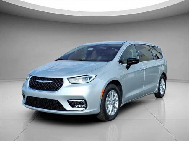 2026 Chrysler Pacifica Select's photo
