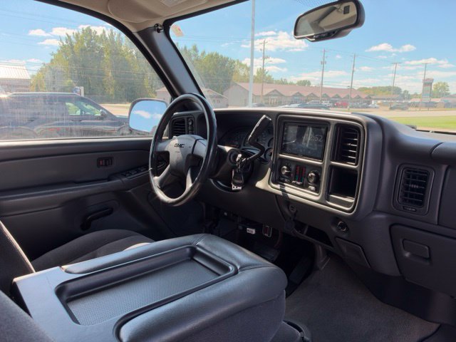 Used 2004 Beige GMC SLE image 9