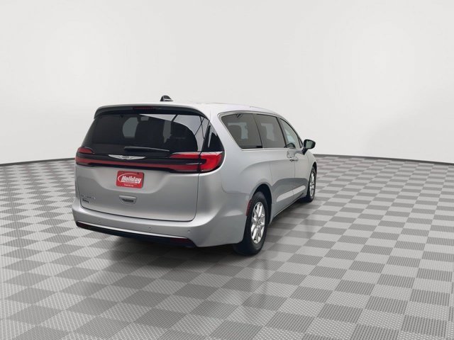 Used 2024 Silver Mist Clearcoat Chrysler Touring L image 38