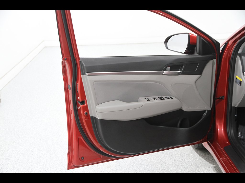 Used 2019 Scarlet Red Hyundai SEL image 4