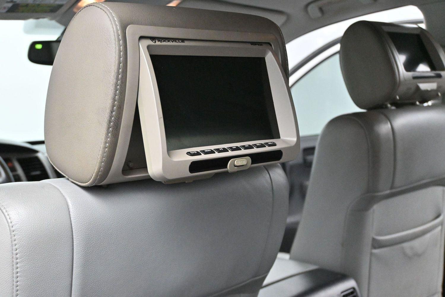 Used 2013 Super White Toyota Grade image 28