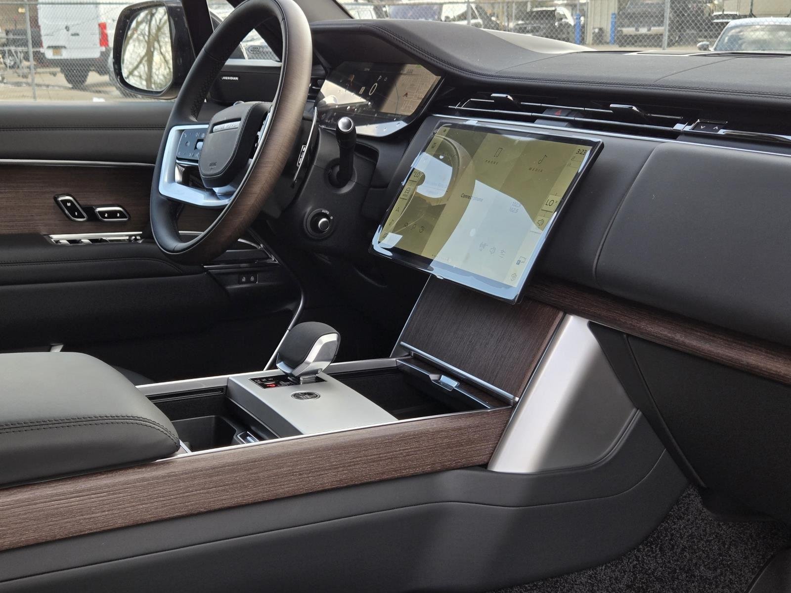 New 2026 Santorini Black Land Rover SE image 28