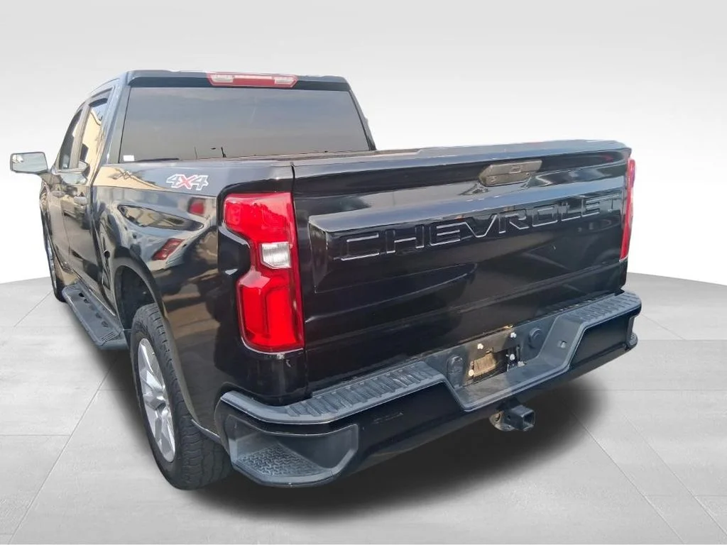 Used 2022 Black Chevrolet Custom image 4