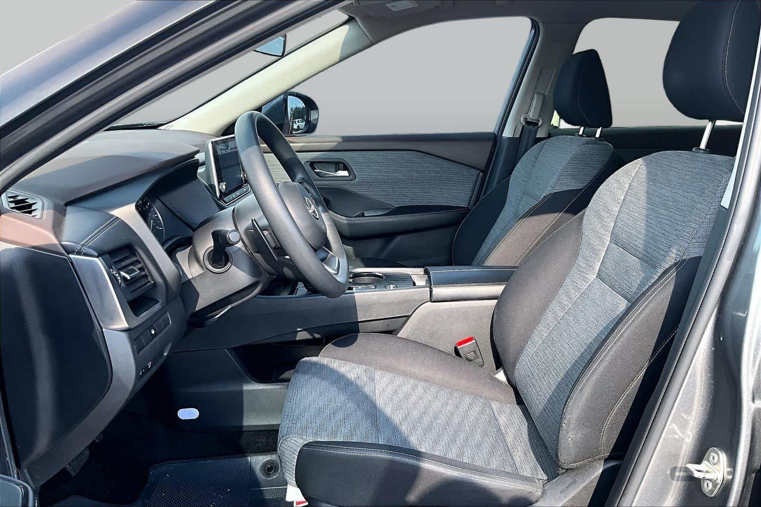 Used 2023 Gun Metallic Nissan SV image 8