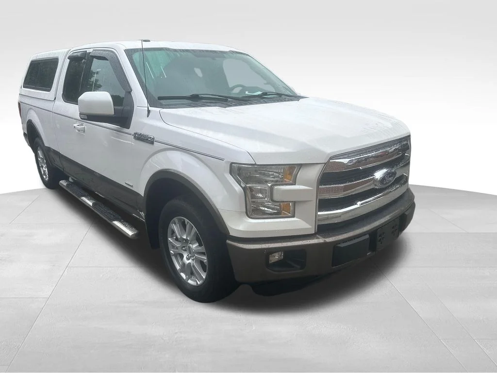 Used 2015  Ford Lariat image 31