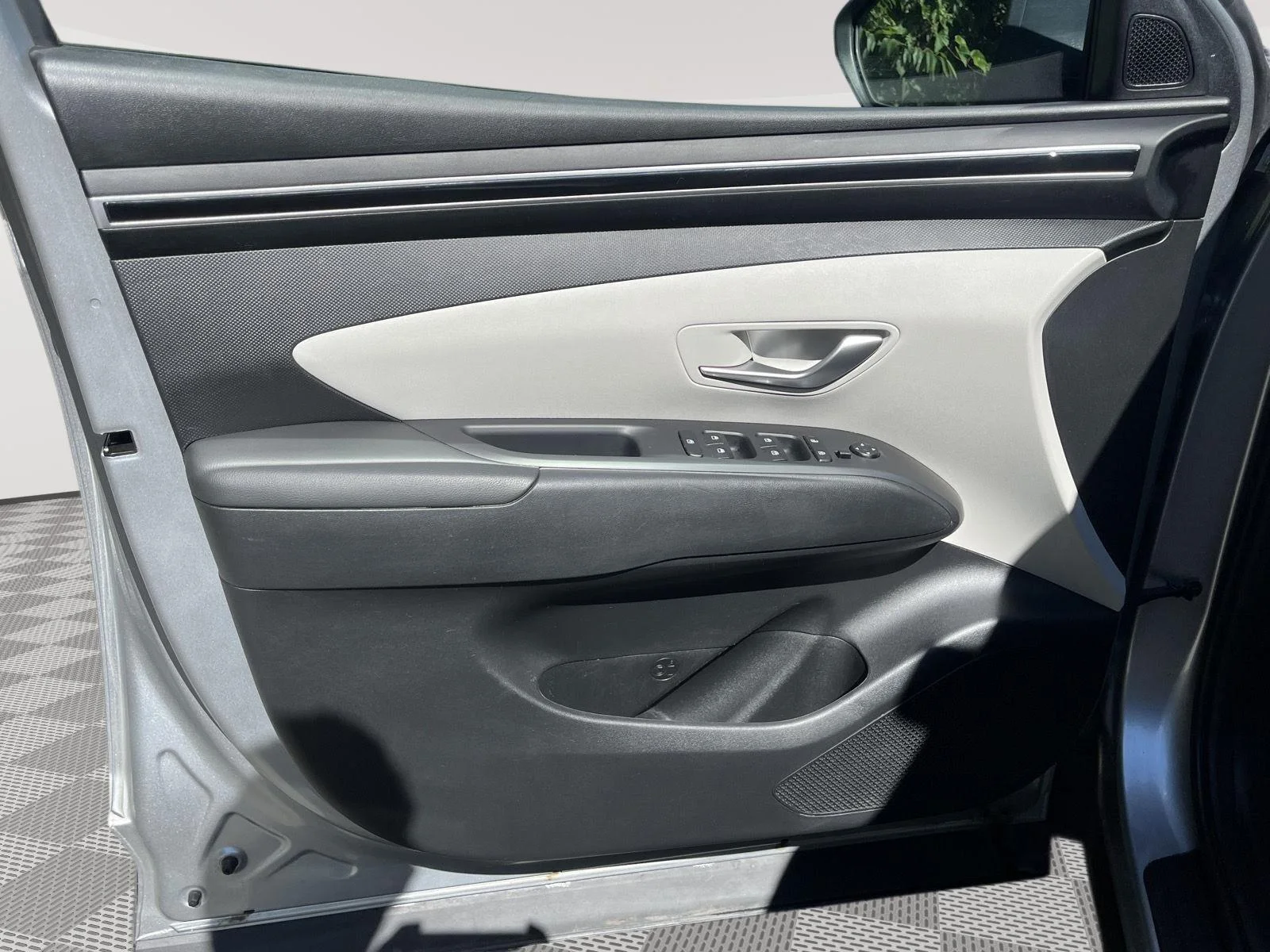 Used 2024 Shimmering Silver Hyundai SEL image 18