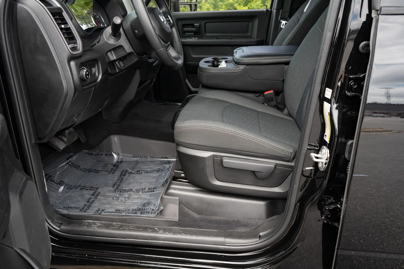 New 2026 Diamond Black Crystal Pearl-Coat Exterior Paint RAM  image 17