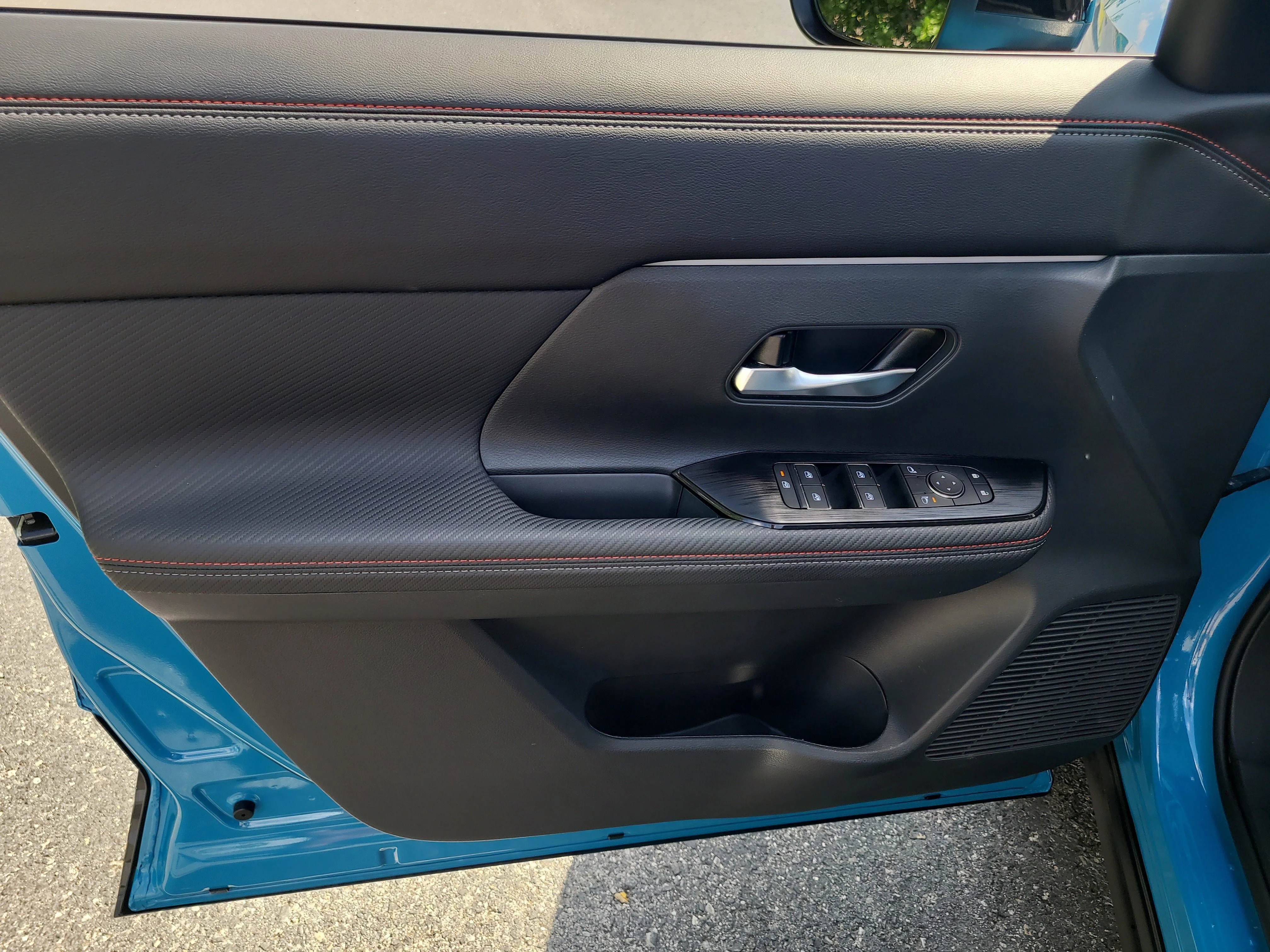 Used 2025 Arctic Ice Blue Metallic/Super Black Nissan SR image 17