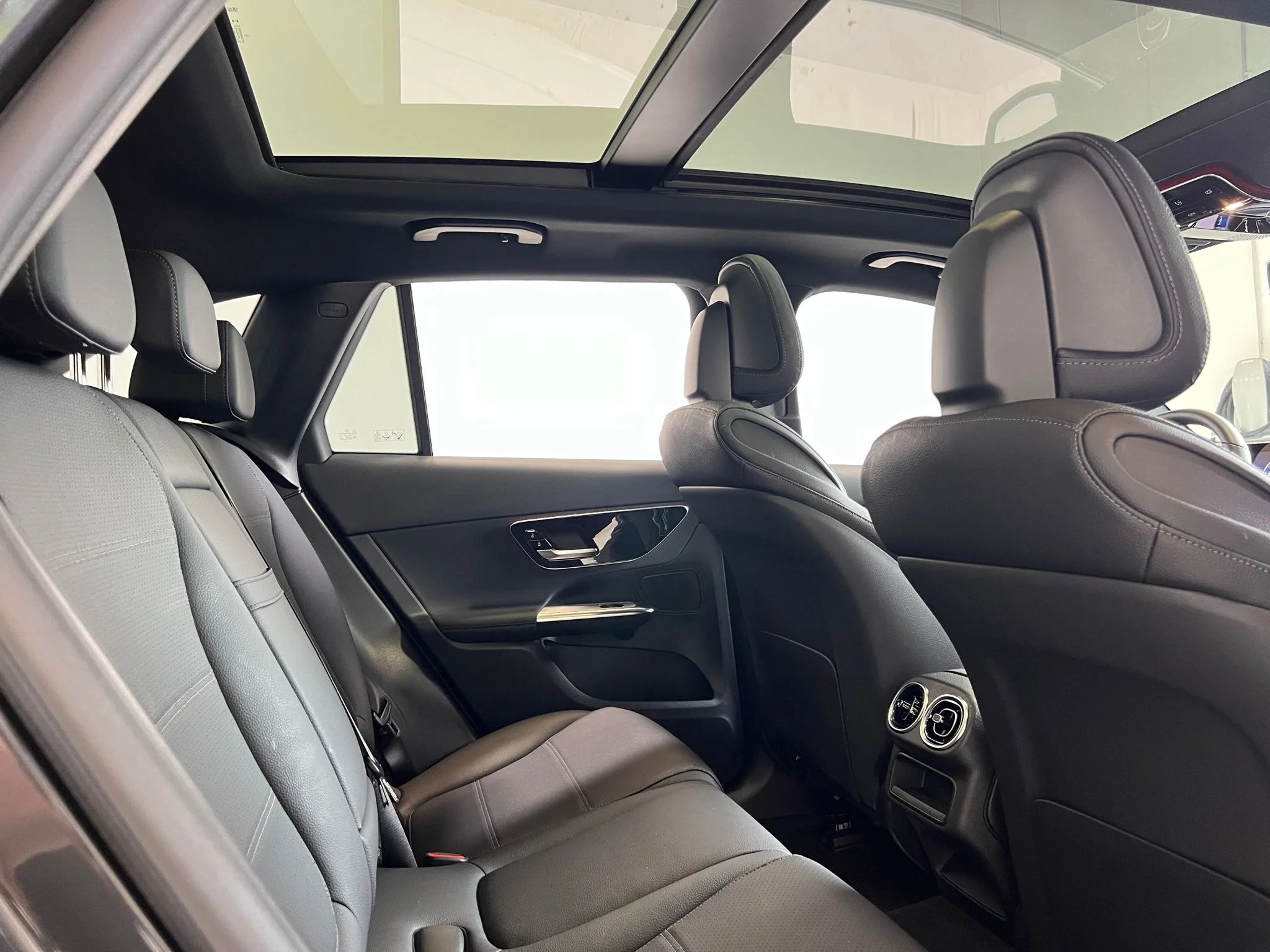 Used 2025 Gray Mercedes-Benz GLC 300 image 13