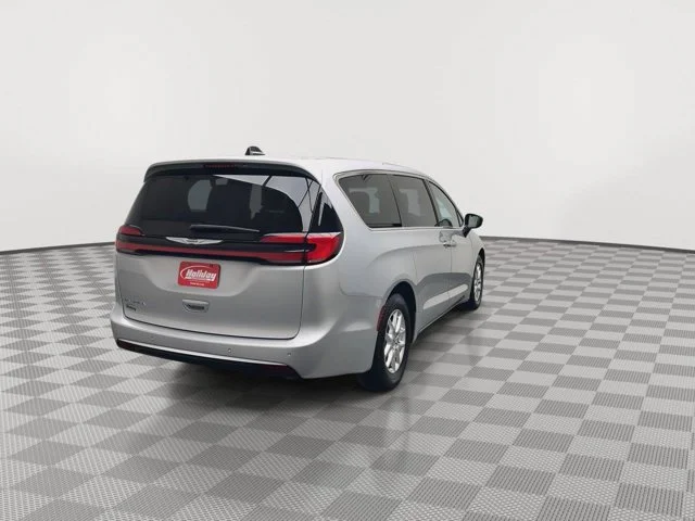 Used 2024 Silver Mist Clearcoat Chrysler Touring L image 38