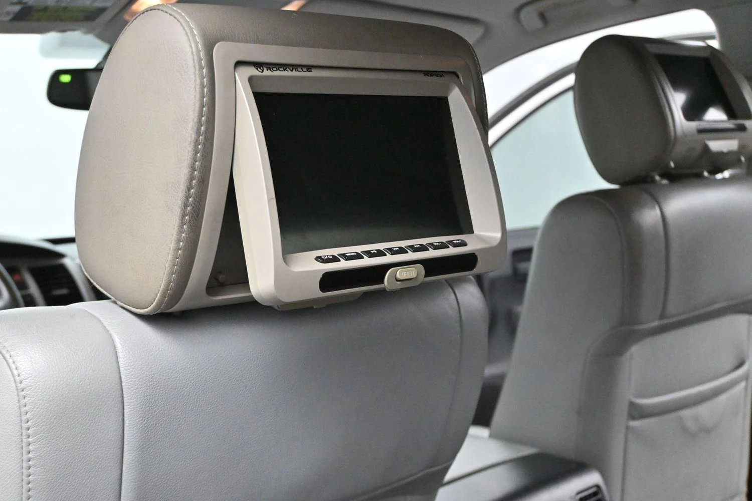 Used 2013 Super White Toyota Grade image 28