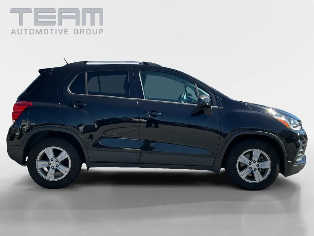 Used 2021 MOSAIC BLACK METALLIC Chevrolet LT image 8