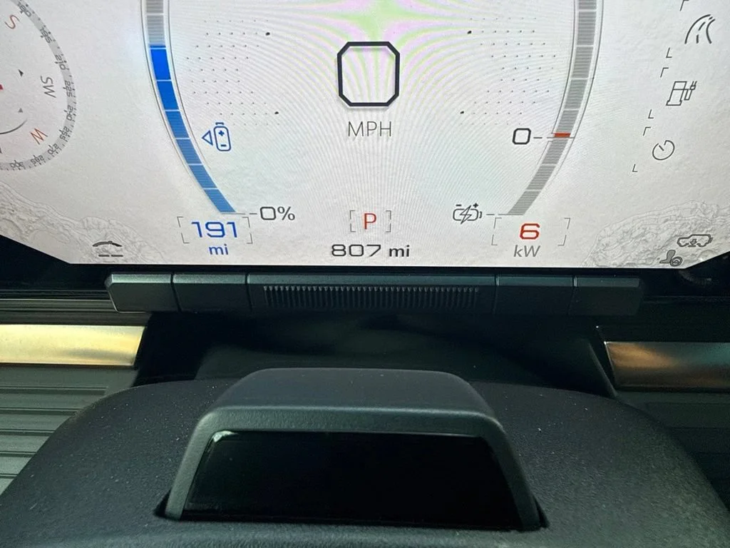 Used 2025 Solar Orange GMC 2X image 27