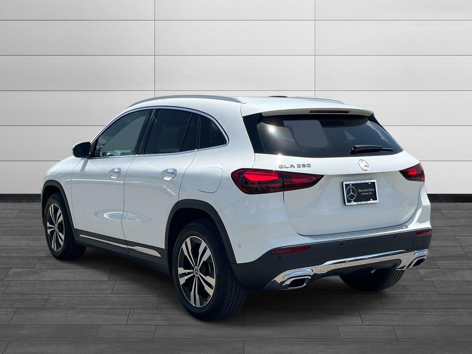 Certified Used 2025 Polar White Mercedes-Benz GLA 250 image 5