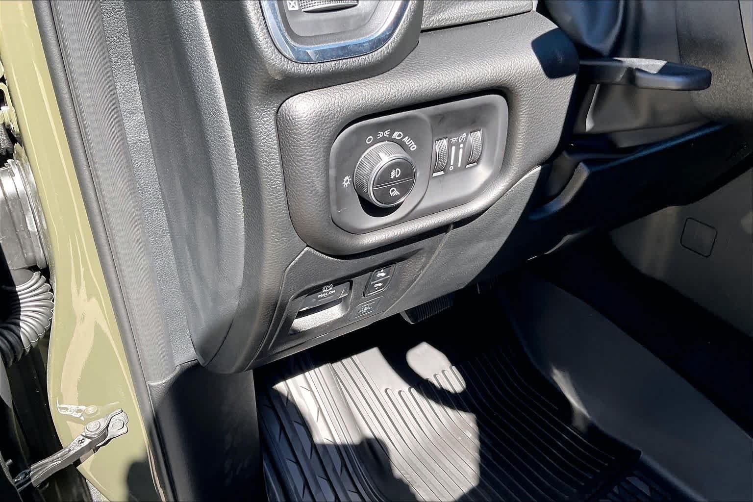 New 2027 Tank Exterior Paint RAM Laramie image 18