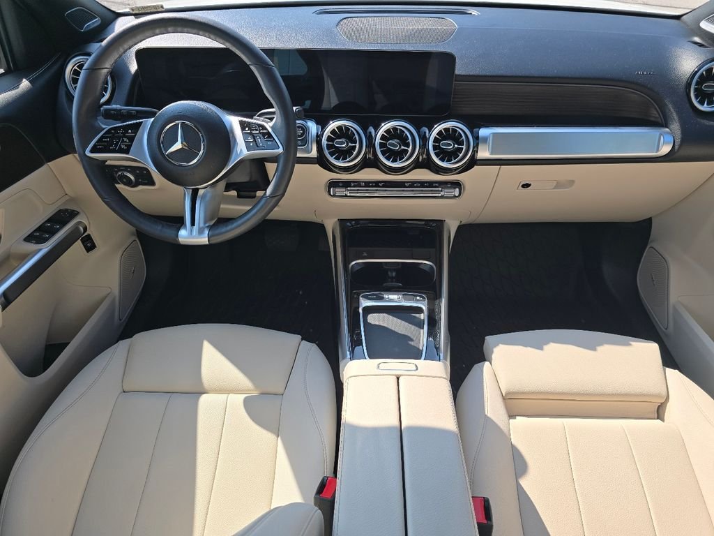 Certified Used 2025 Polar White Mercedes-Benz GLB 250 image 21
