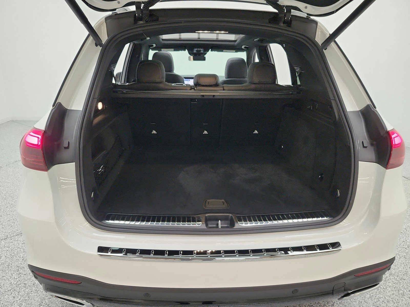 Certified Used 2026 Polar White Mercedes-Benz GLE 450 4MATIC® SUV image 21