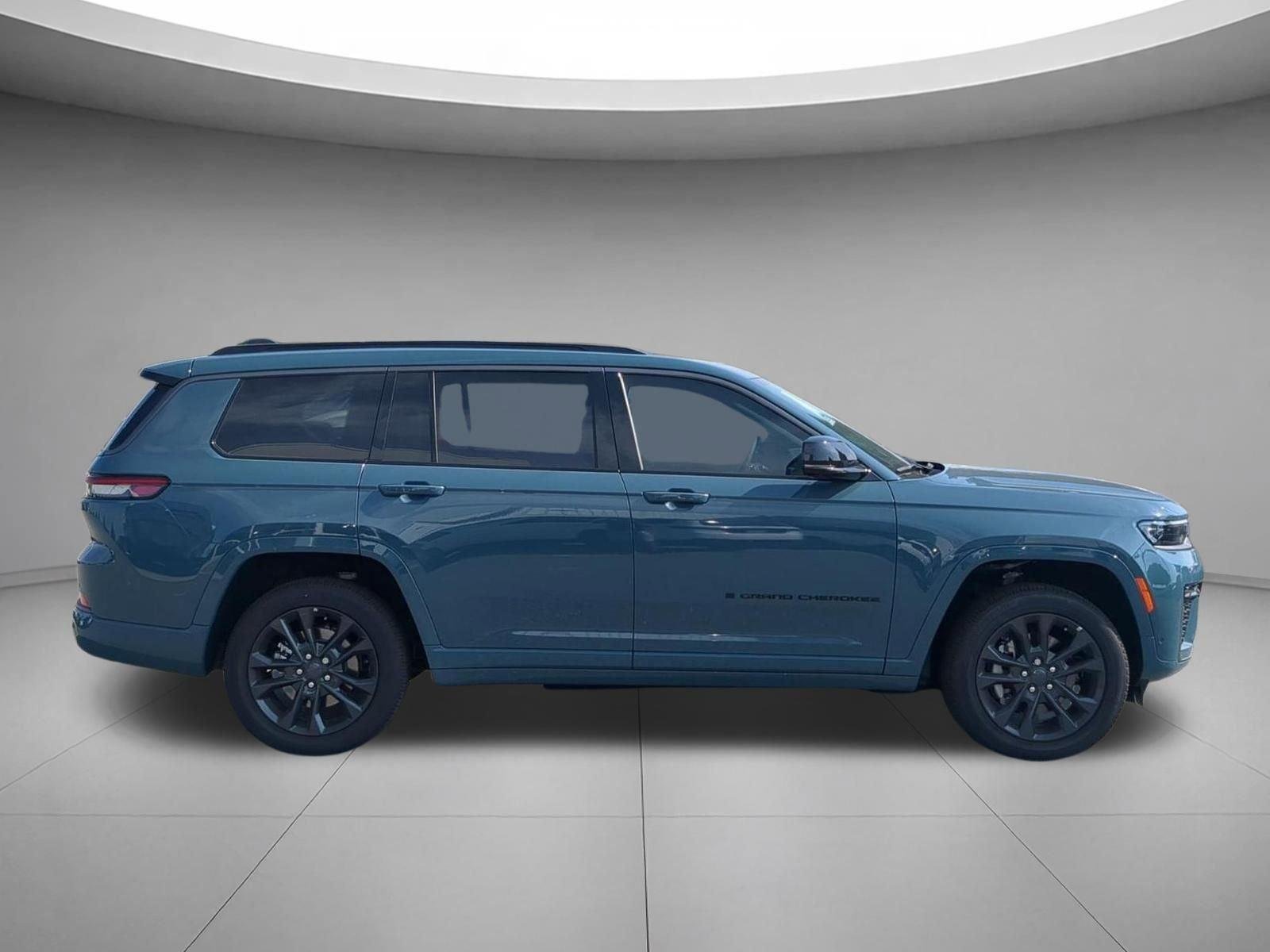 New 2026 Steel Blue Exterior Paint Jeep Limited Reserve image 6