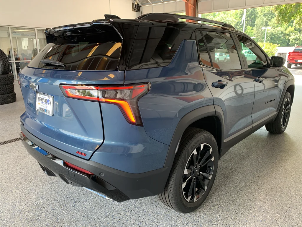 2027 Chevrolet Equinox RS - Photo 12