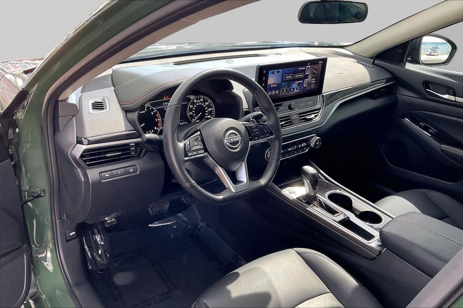 2025 Nissan Altima SR - Photo 18