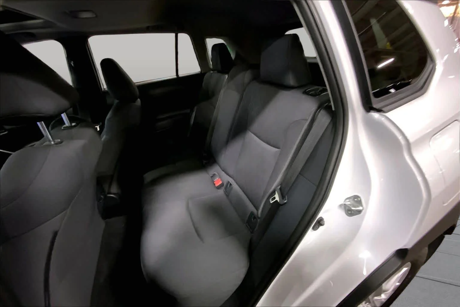 Used 2024 Wind Chill Pearl Toyota LE image 21