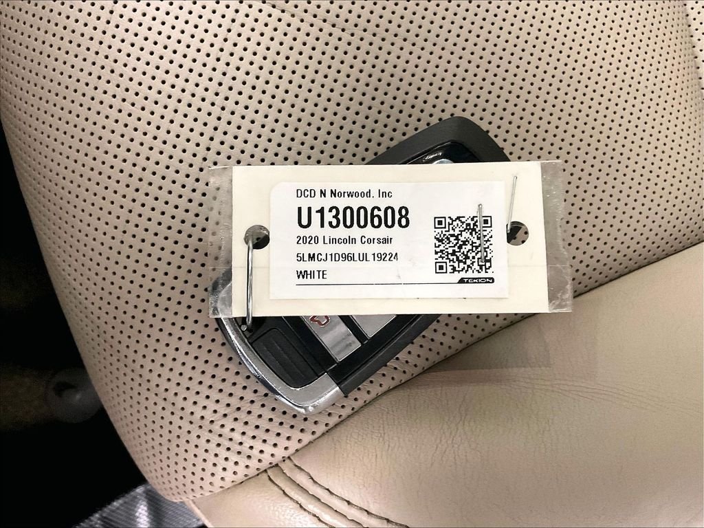 Used 2020 White Lincoln Standard image 31