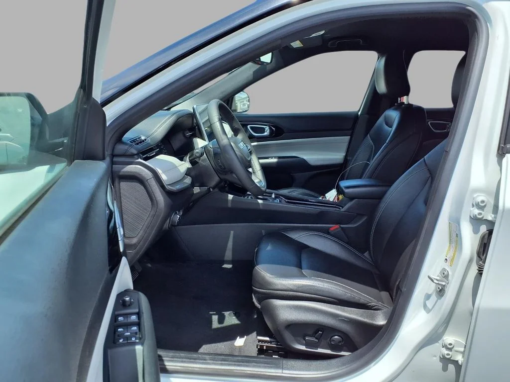 Used 2025 White Jeep Limited image 20