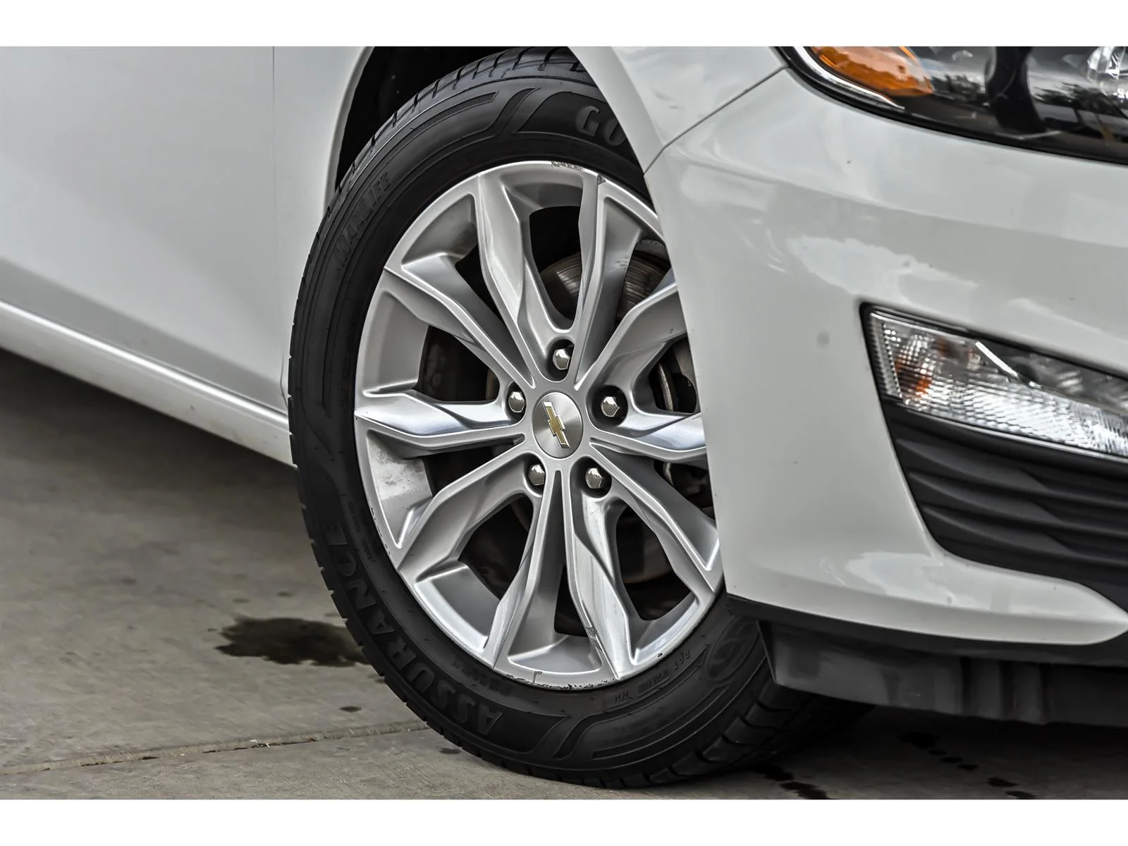 Used 2020 White Chevrolet LT image 3
