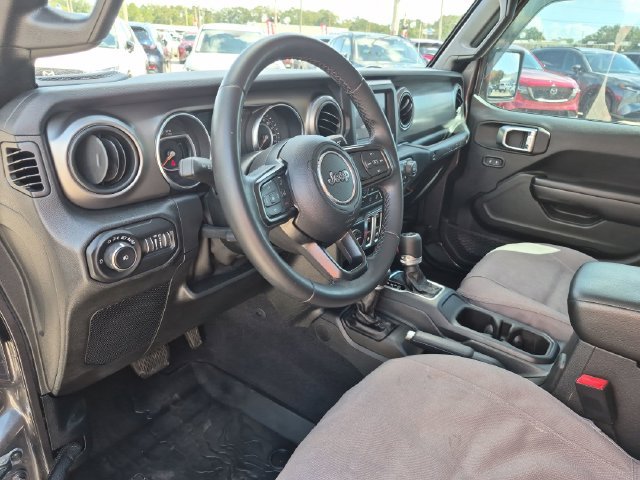 Used 2020 Crystal Metallic Jeep Sport S image 30