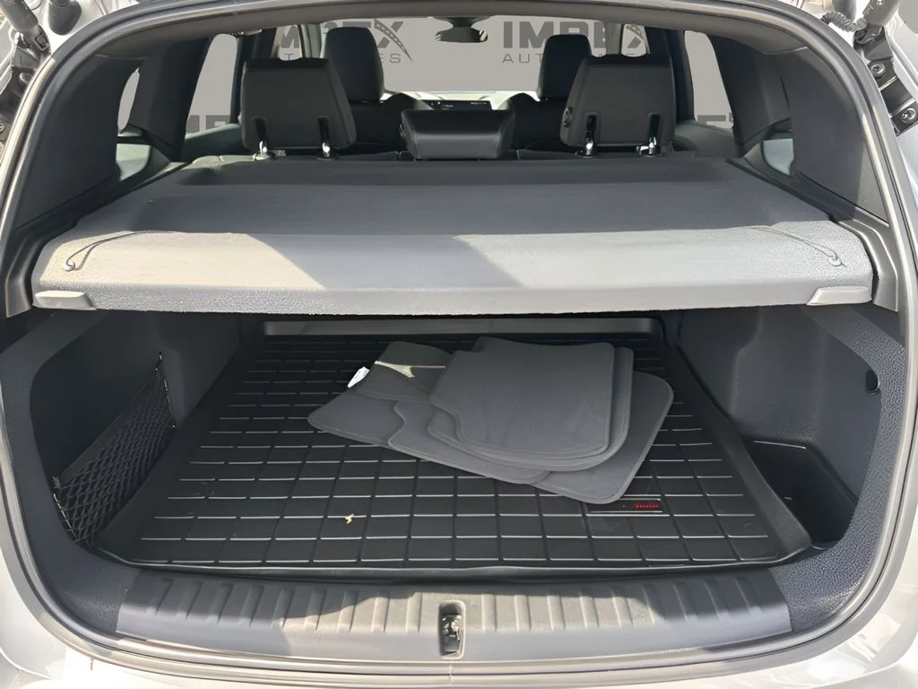 Used 2023 Silver BMW xDrive28i image 25