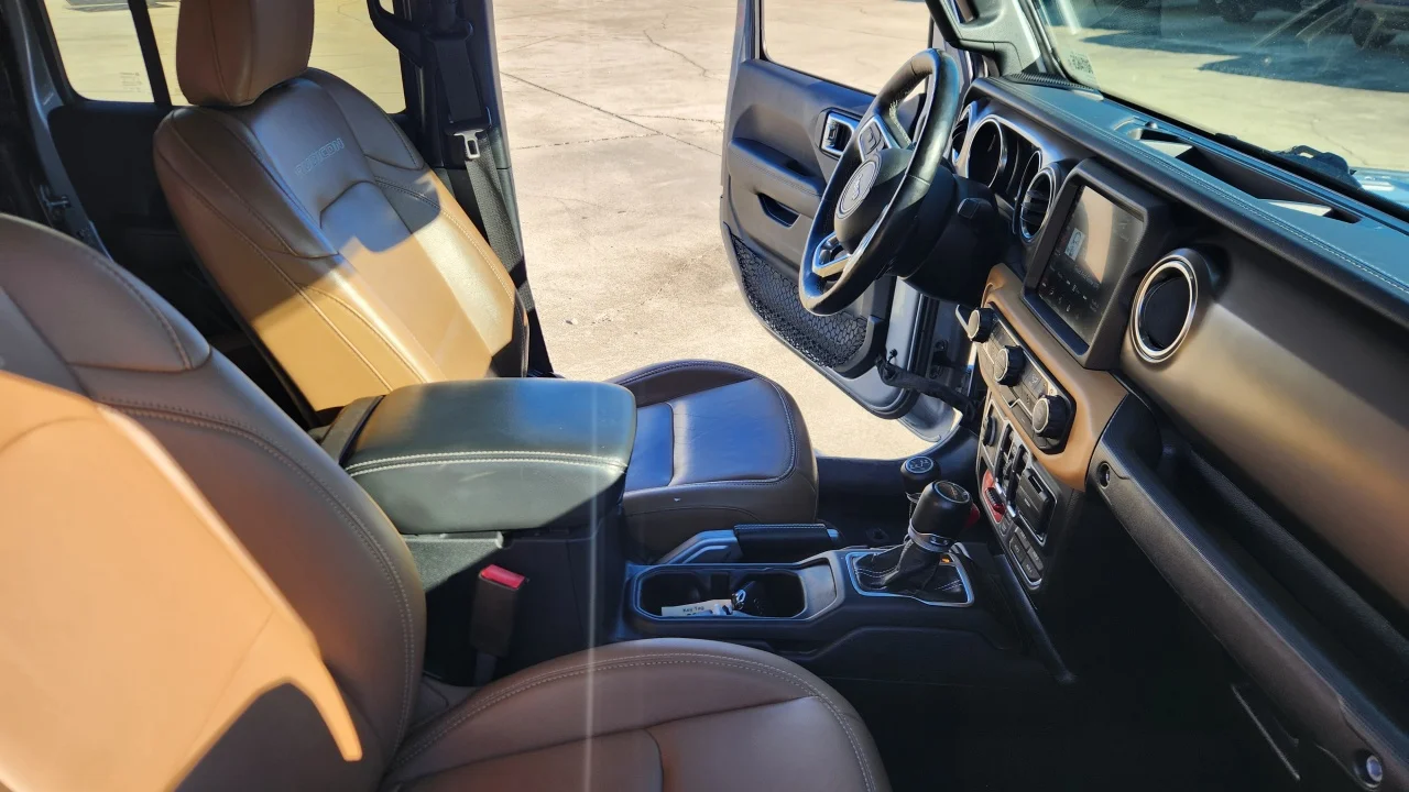 Used 2020 Silver Jeep Rubicon image 11