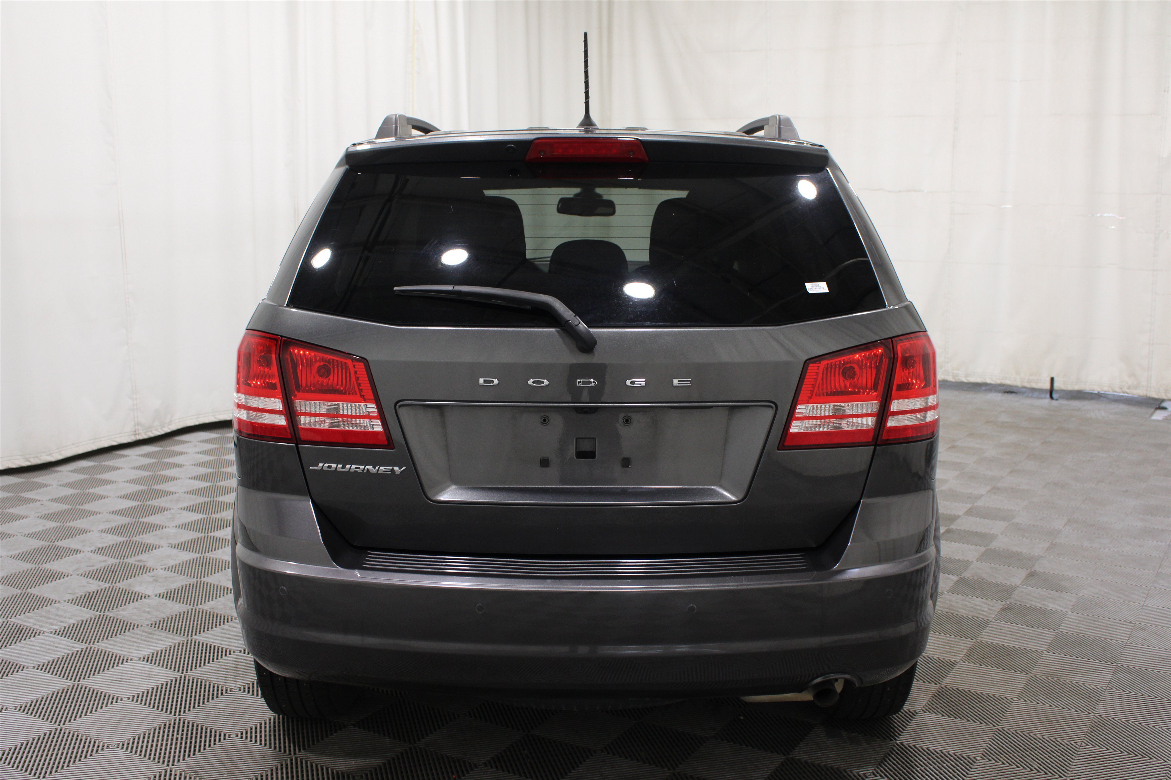 Used 2020 Granite Pearlcoat Dodge SE Value image 28