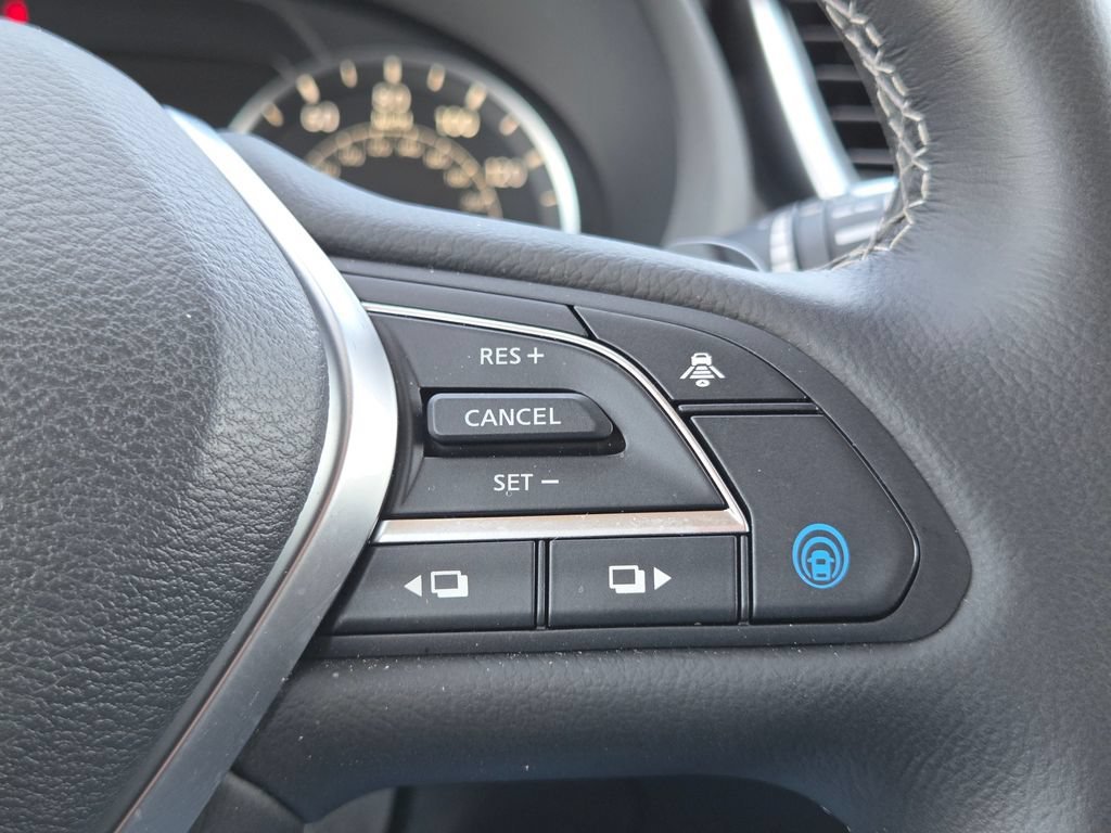 Used 2025 Black Obsidian INFINITI LUXE image 19
