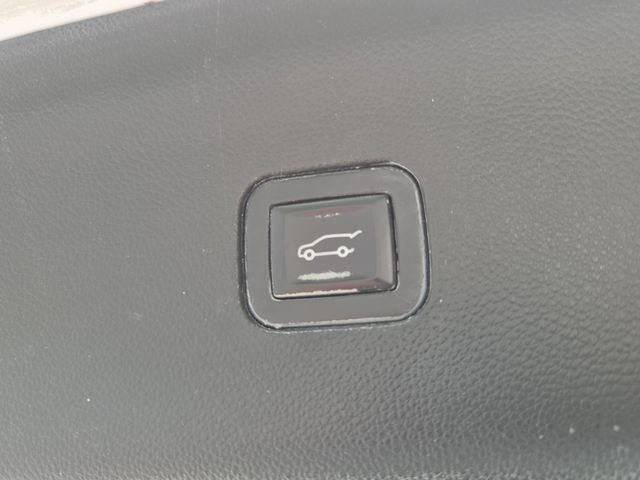 Used 2018 White Frost Buick Avenir image 17