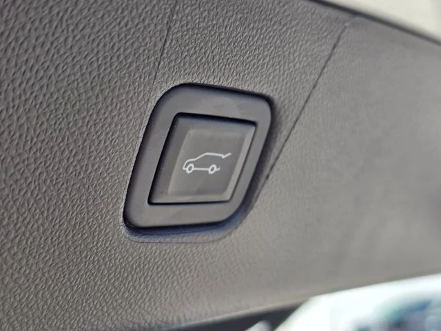 Used 2024 White Chevrolet LT image 11