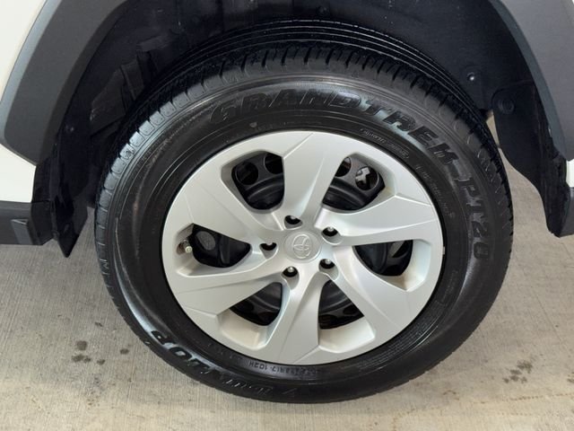 Used 2023 Ice Toyota LE image 9
