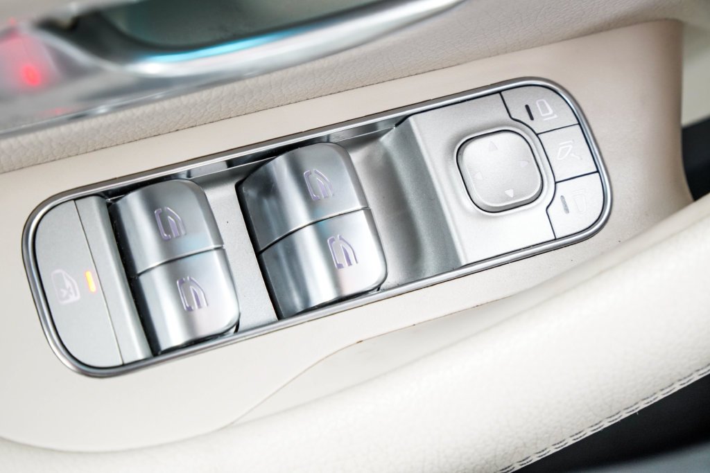 Used 2023 White Mercedes-Benz GLS 450 image 48
