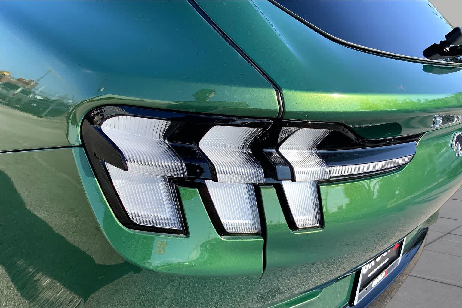 Used 2024 Eruption Green Metallic Ford Premium image 28