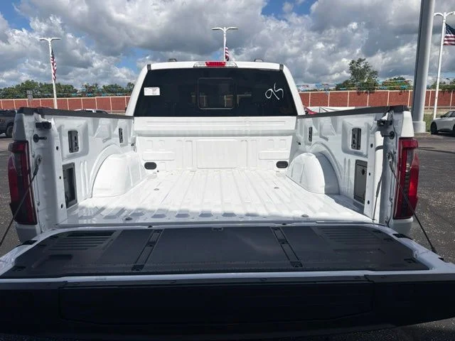 New 2026 Oxford White Ford XLT image 28